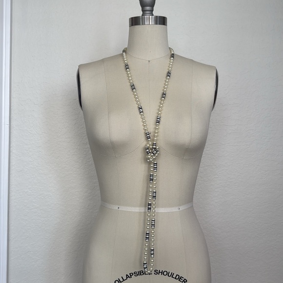 VINTAGE⚜️CLASSY Cultured Faux Pearl & Crystal Necklace - Picture 6 of 15